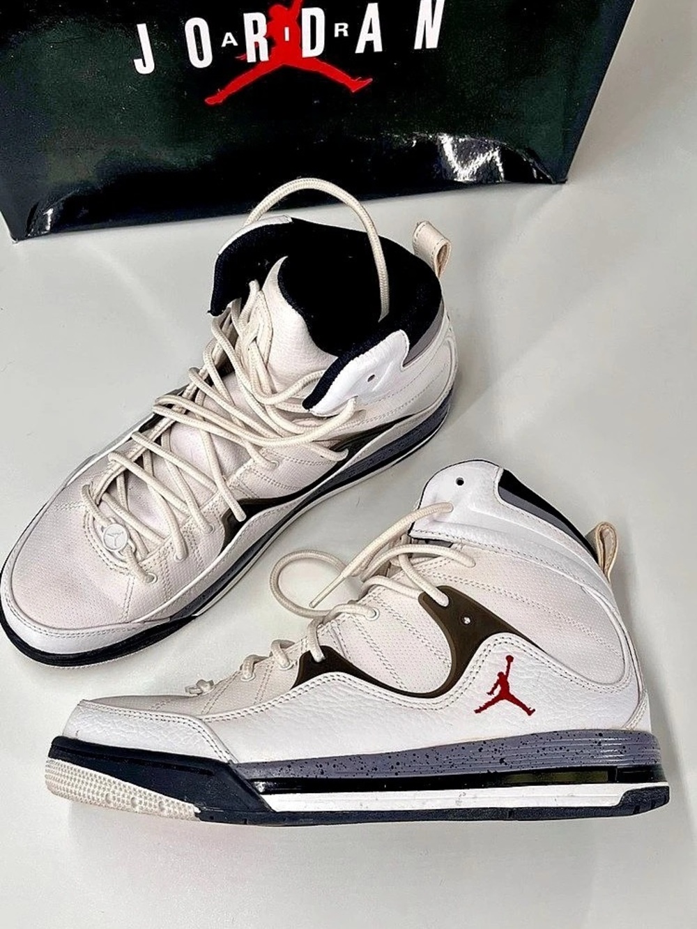 Jordan Air Jordan 3 White & Black Sneakers
